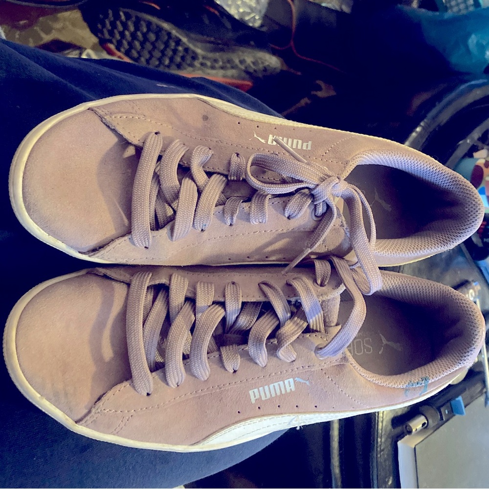 Light purple PUMA women’s sneakers